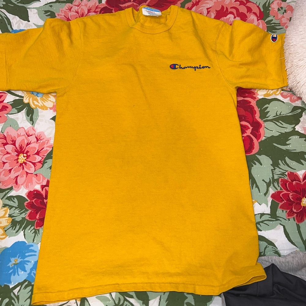 Champion tee shirt. Size small. EUC.